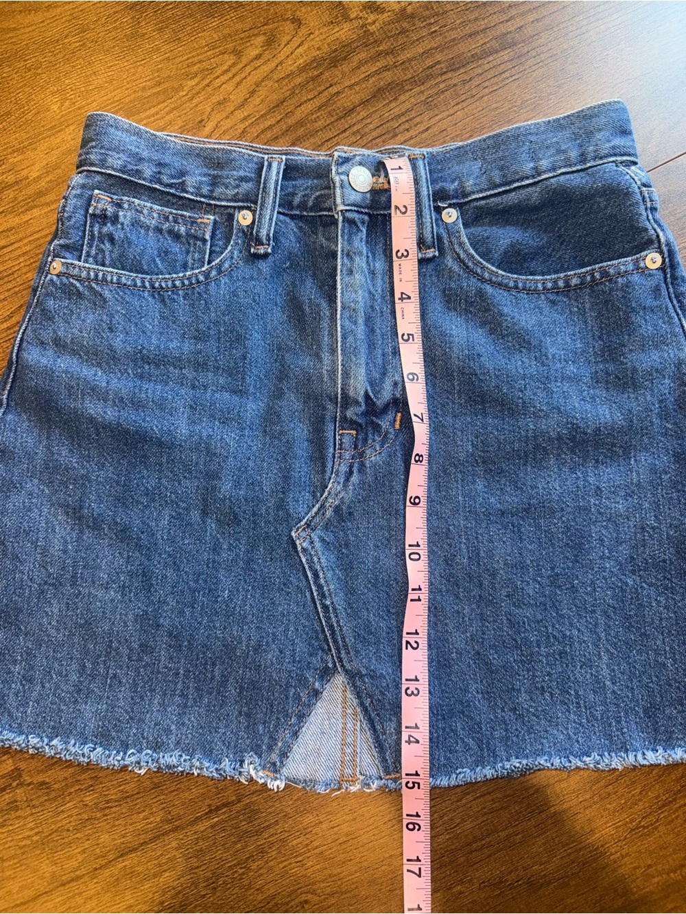 Madewell denim mini skirt with a raw hem and A-line silhouette Size 25 - Picture 7 of 7